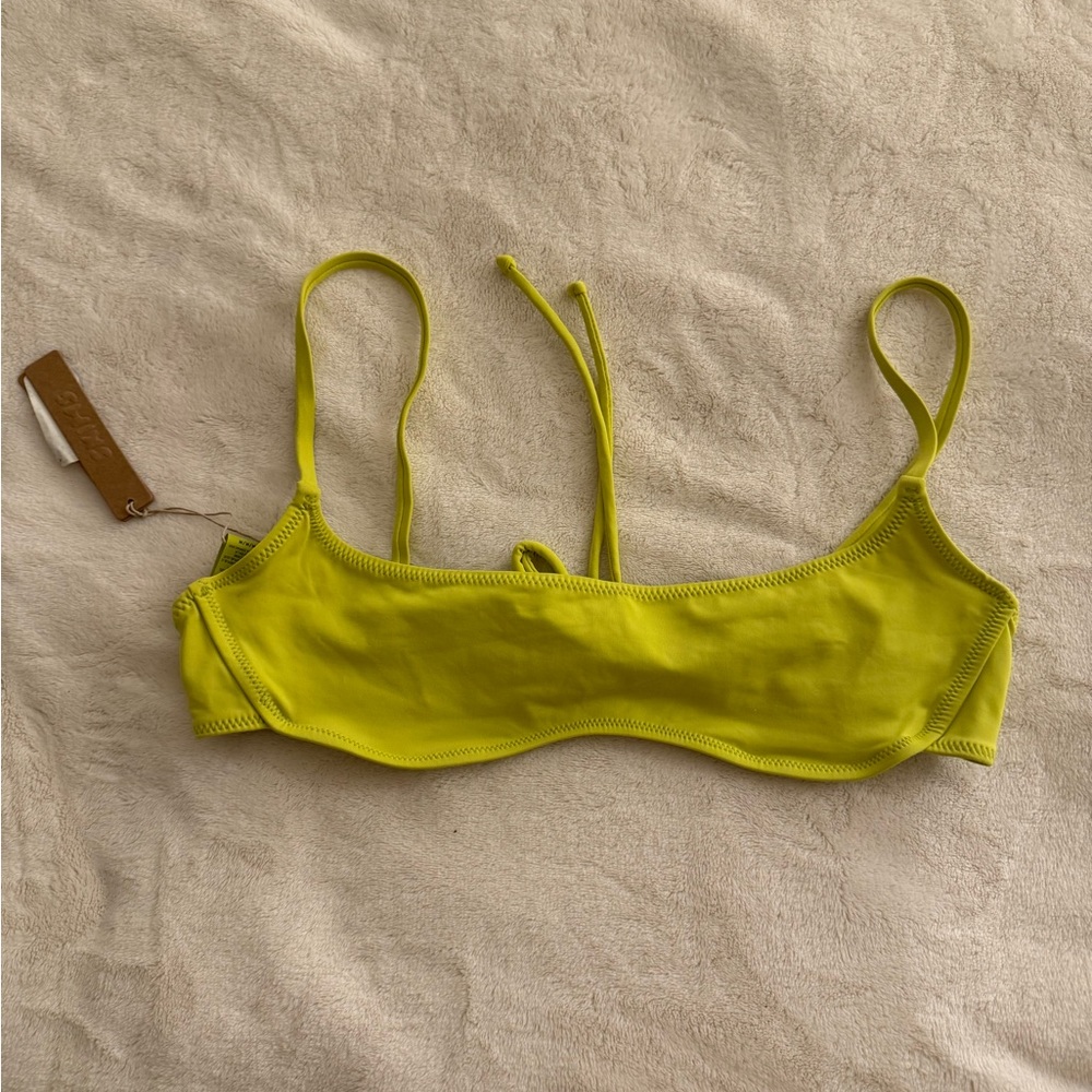 Skims Micro Scoop Bikini Top
Color - citrus
Size - Medium